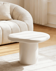 Table basse ronde en béton brossé blanc plateau asymétrique ZELINE